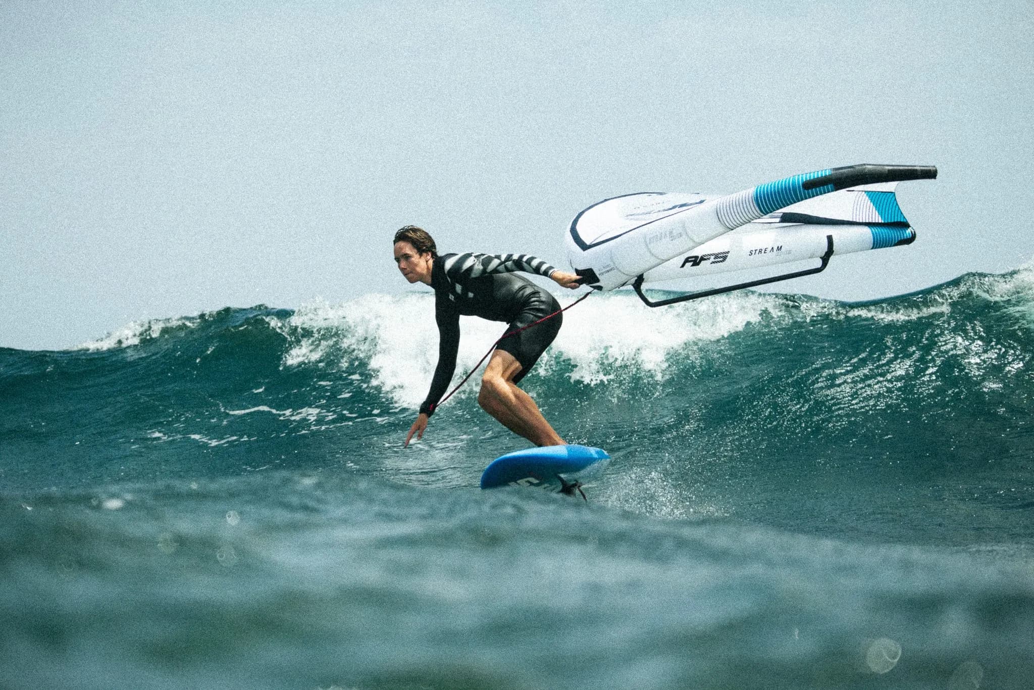 Wingfoil in the wave